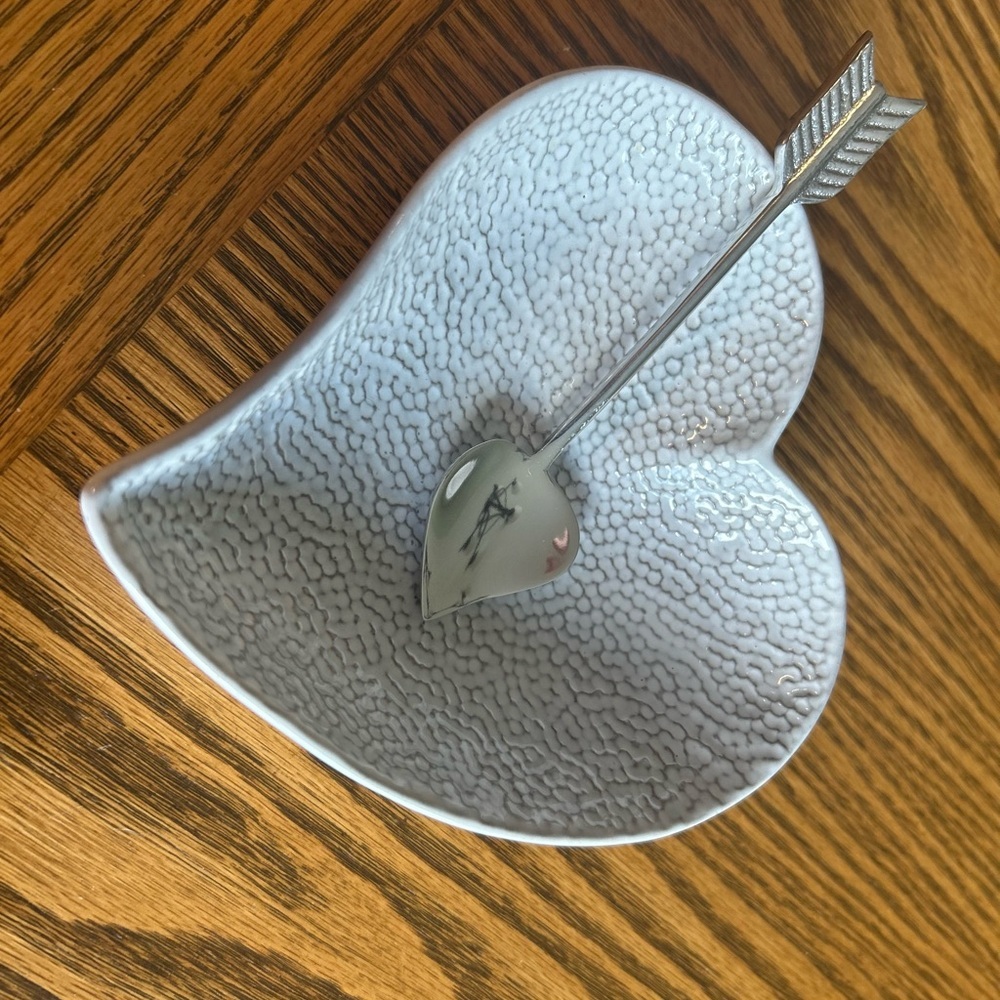 White Heart-Shaped Ceramic Textured Dish by Mariposa & Silver Metal Arrow Spoon - Picture 2 of 3